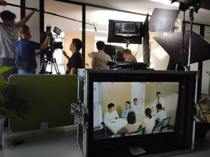 江南区TVC拍摄公司：科技产品视觉化大师，诠释未来感与功能美学